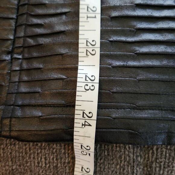 V2  Erin London Black zip up vest - Picture 8 of 9